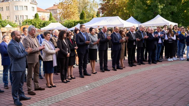 С официална церемония на площад „Свобода“ Севлиево отбеляза празника на града