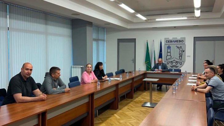 НАЧАЛНА ПРЕСКОНФЕРЕНЦИЯ ПО ПРОЕКТ ЗА ЗАКУПУВАНЕ НА ЕЛЕКТРОМОБИЛ И МОНТАЖ НА ЗАРЯДНА СТАНЦИЯ СЕ ПРОВЕДЕ В ОБЩИНА СЕВЛИЕВО