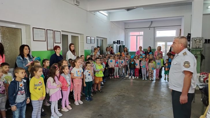 Демонстрация за възпитаниците на детските градини в Севлиево проведоха спортен клуб „Млад огнеборец“ и РСПБЗН – Севлиево